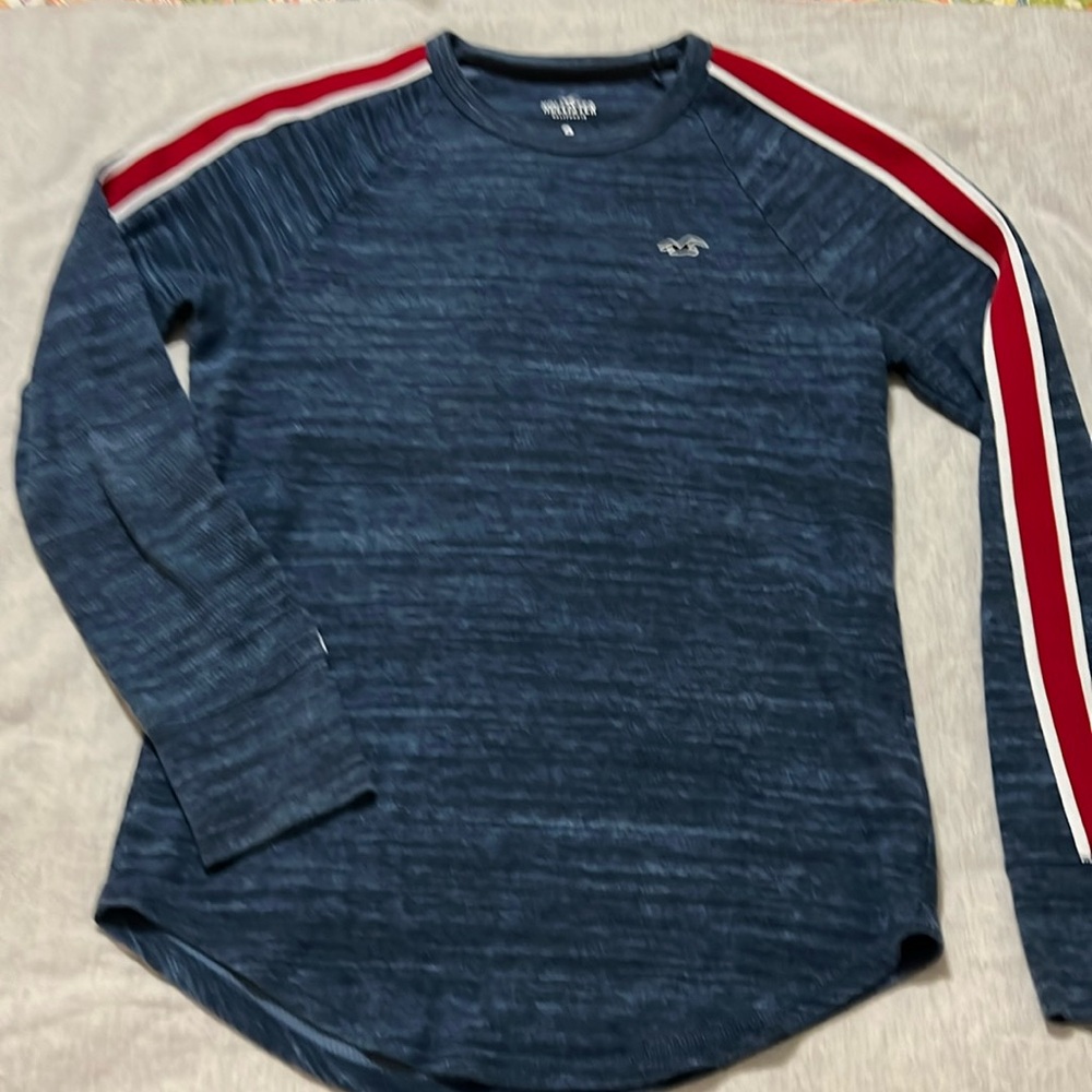Hollister Long-Sleeve T-Shirt, Small